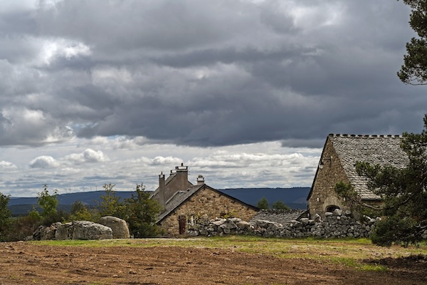 Fissure béton sur une maison en Lozère